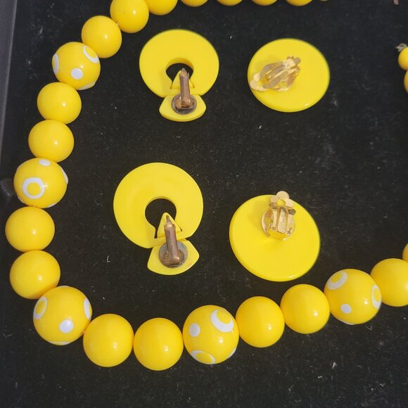 Vintage Bright Yellow and White Set with Two Clip on Earrings to Match - Picture 4 of 4